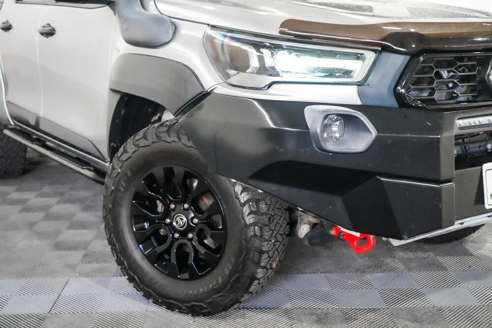 Toyota Hilux image 2
