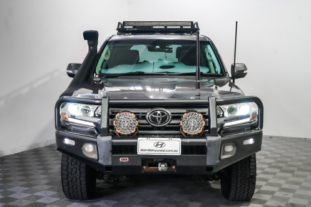Toyota Landcruiser image 2