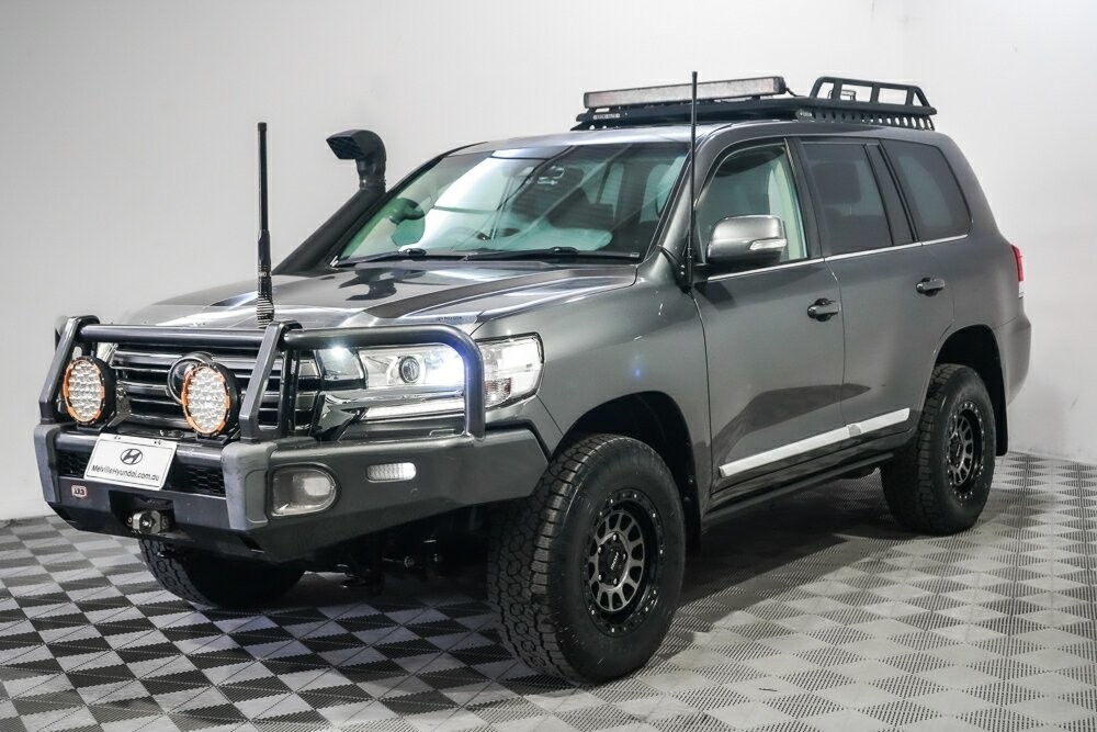 Toyota Landcruiser image 3