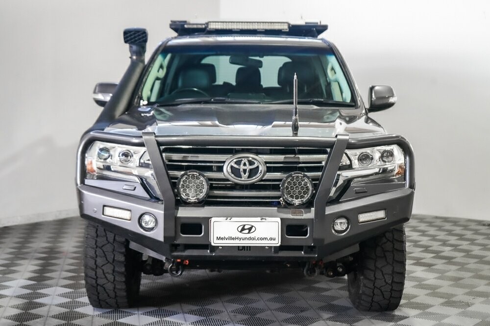 Toyota Landcruiser image 2