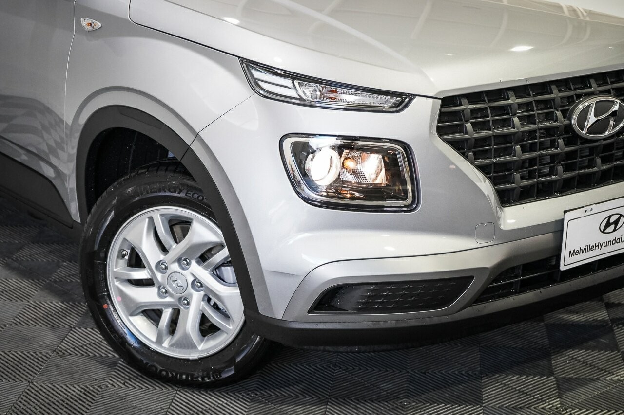 Hyundai Venue image 2