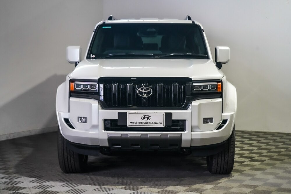 Toyota Landcruiser Prado image 3