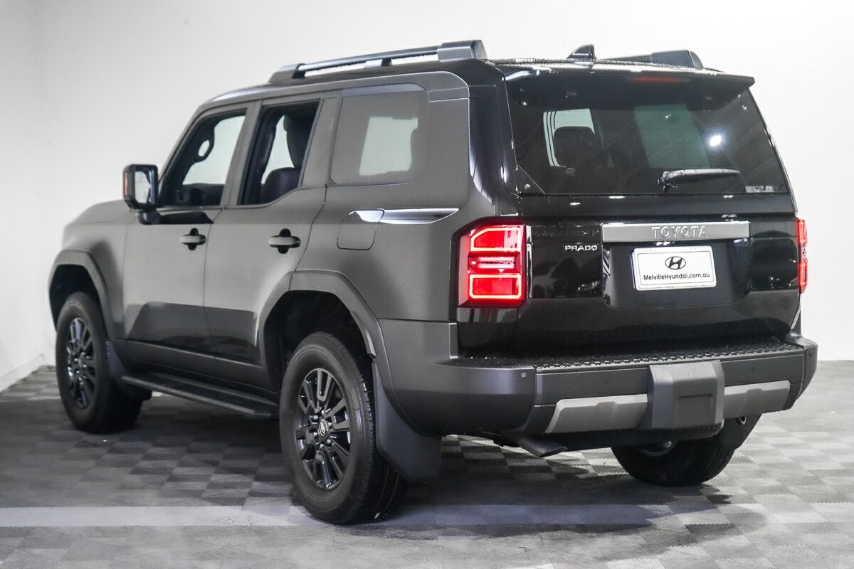 Toyota Landcruiser Prado image 4