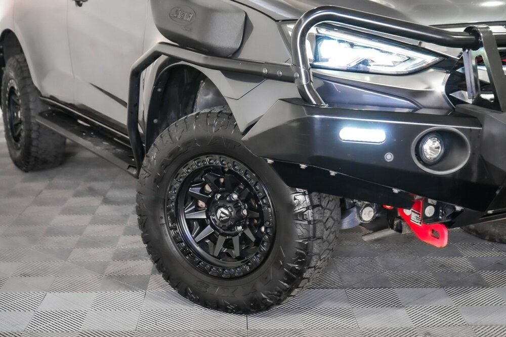 Isuzu Mu-x image 2