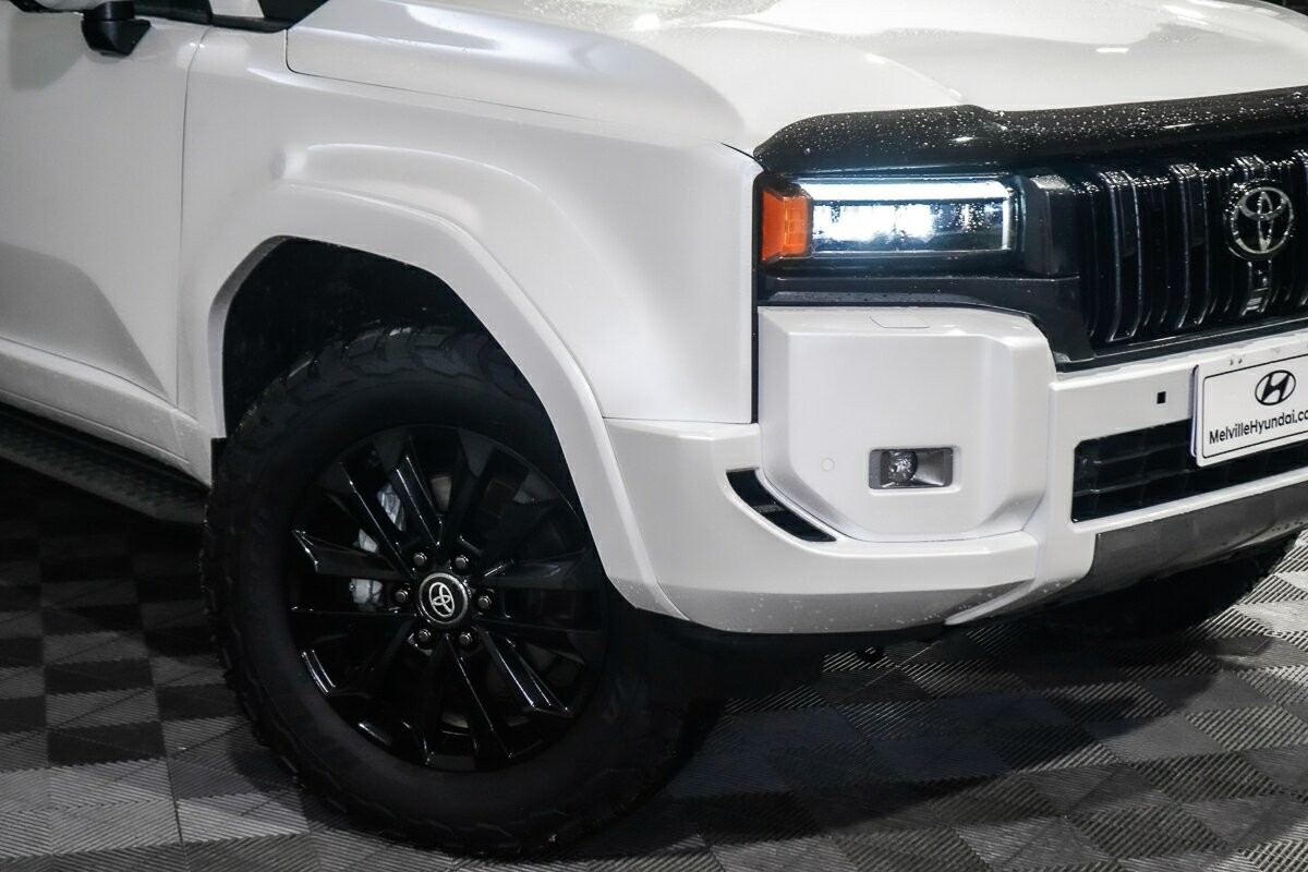Toyota Landcruiser Prado image 2