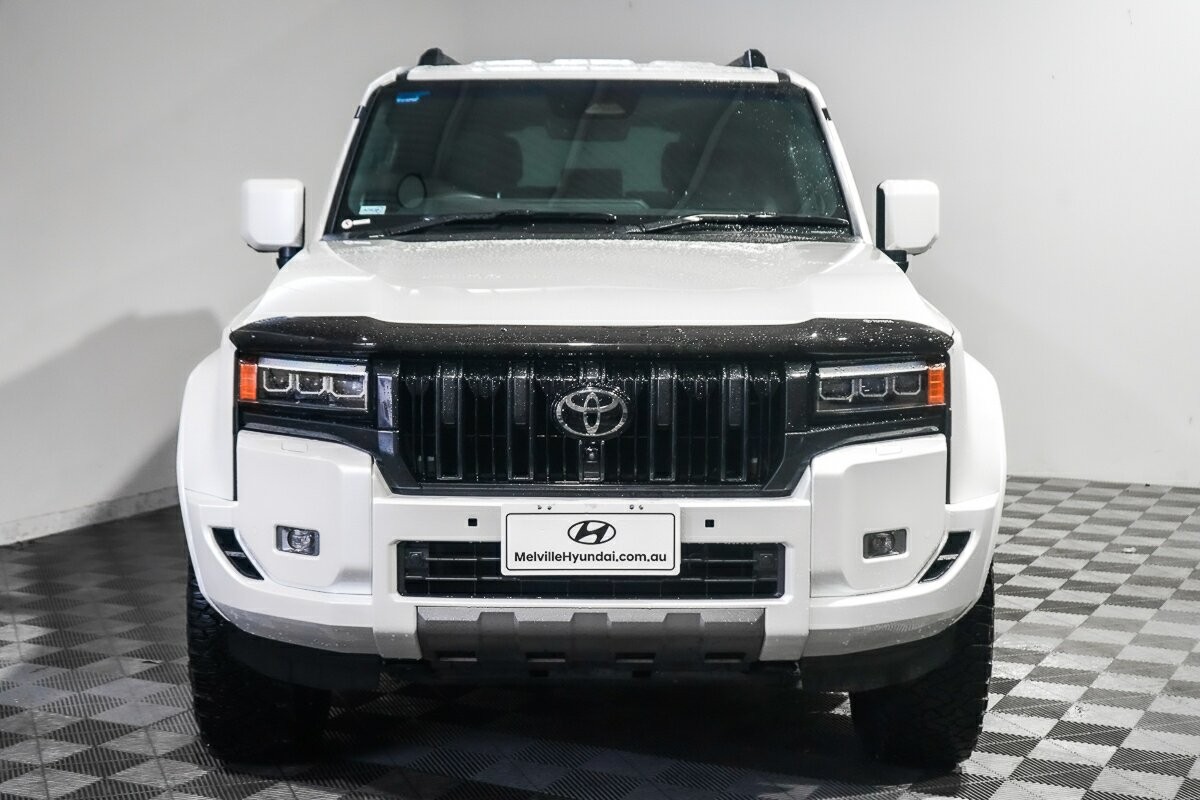 Toyota Landcruiser Prado image 3