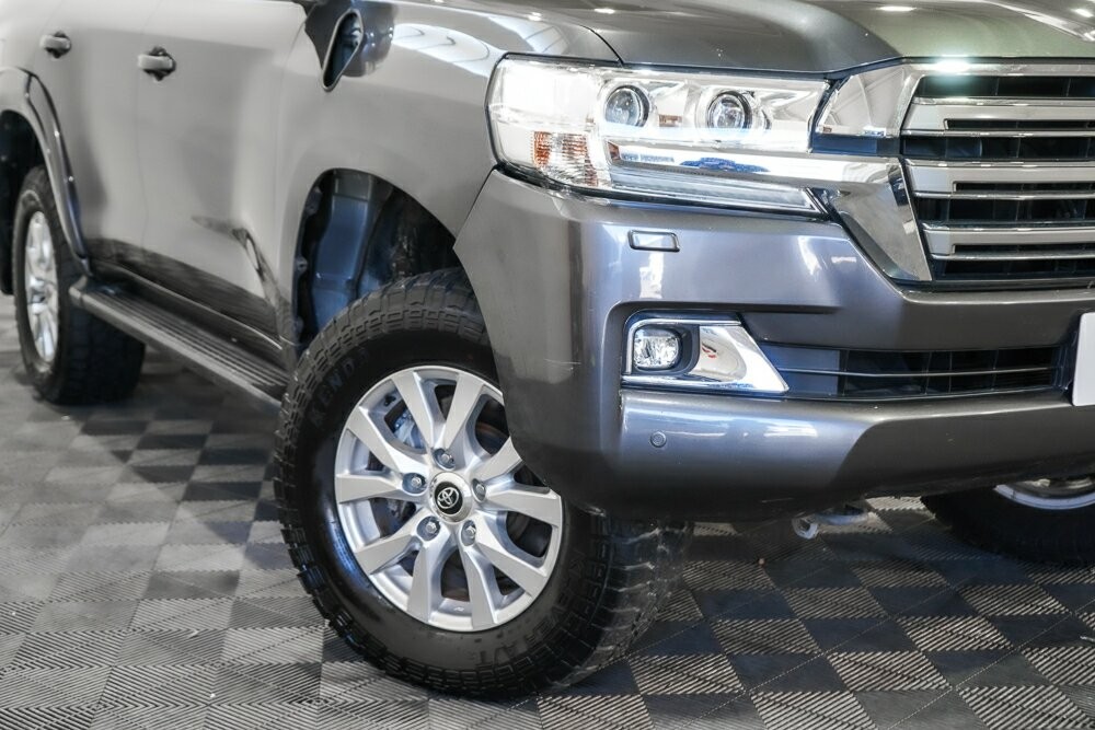 Toyota Landcruiser image 2