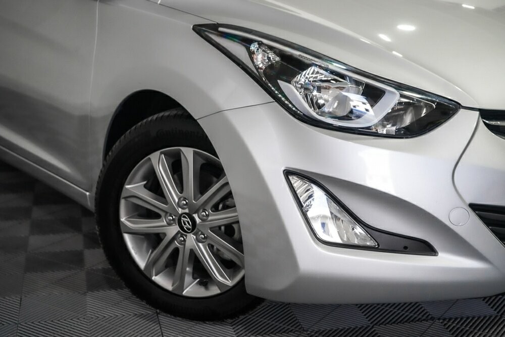 Hyundai Elantra image 2