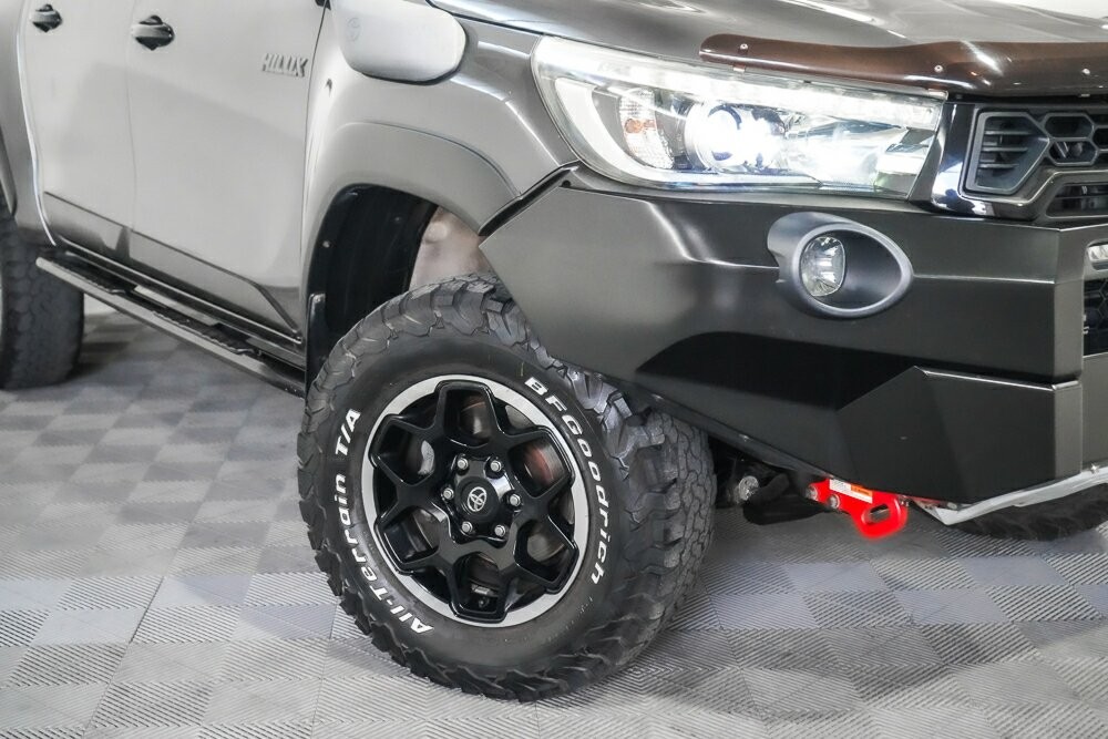 Toyota Hilux image 2