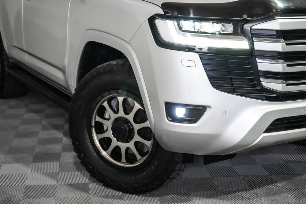 Toyota Landcruiser image 2