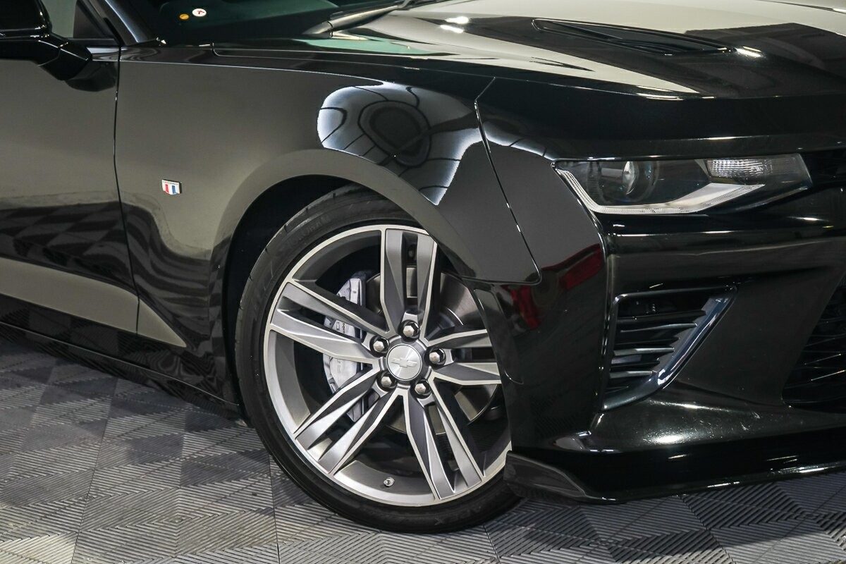 Chevrolet Camaro image 2