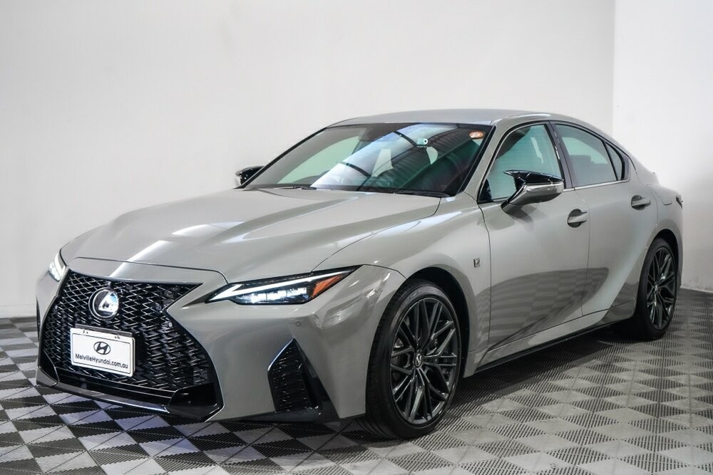 Lexus Is image 3