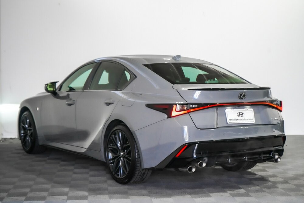 Lexus Is image 4