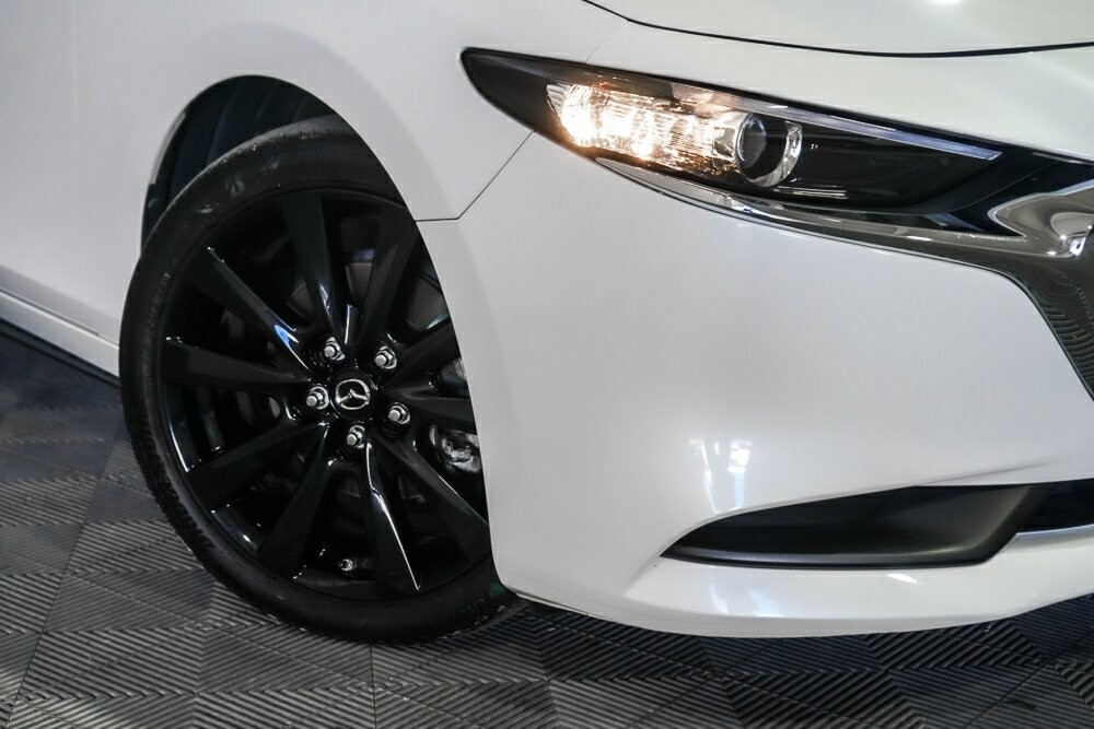 Mazda 3 image 2