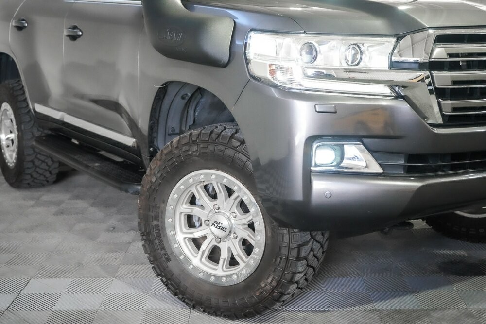 Toyota Landcruiser image 2