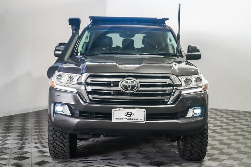 Toyota Landcruiser image 3