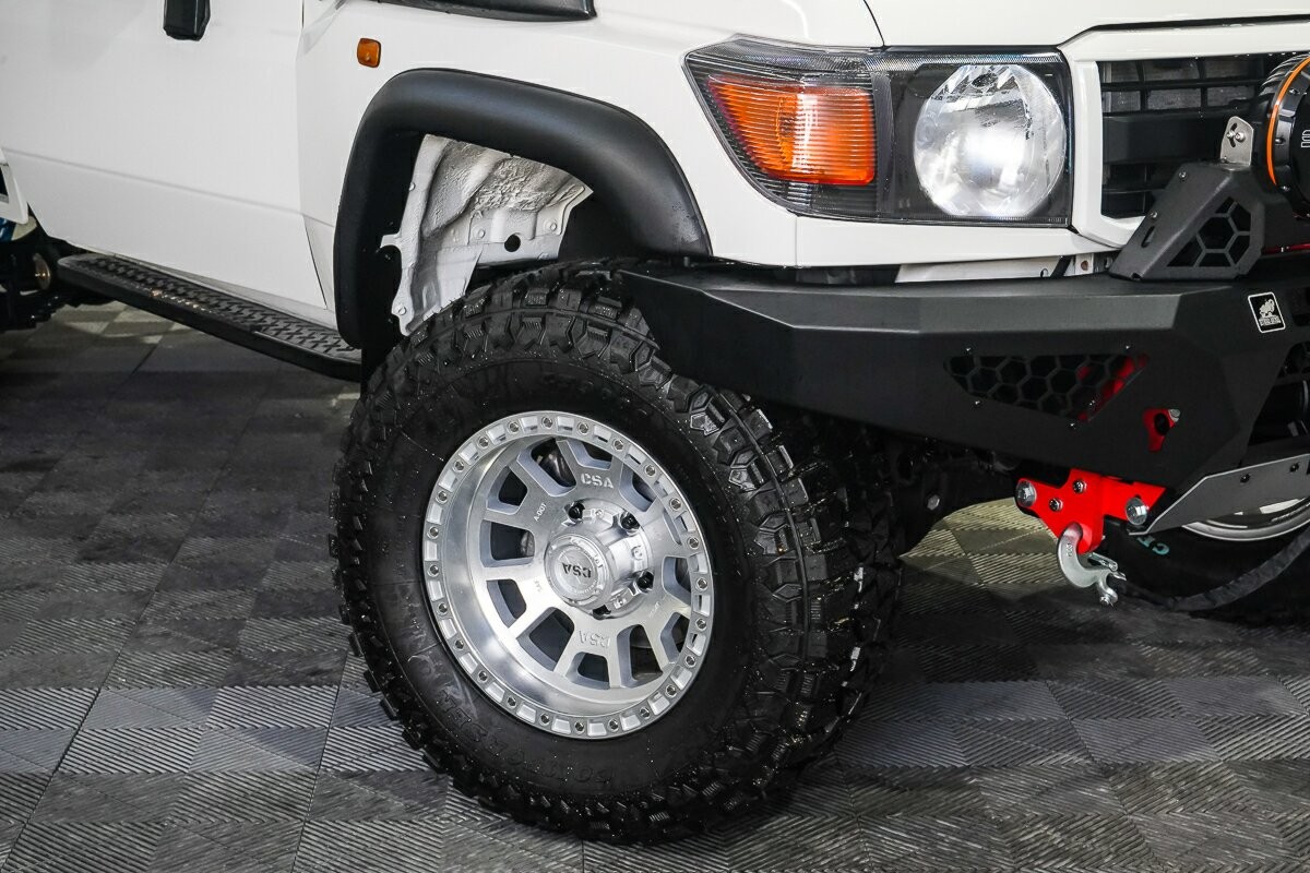 Toyota Landcruiser image 2