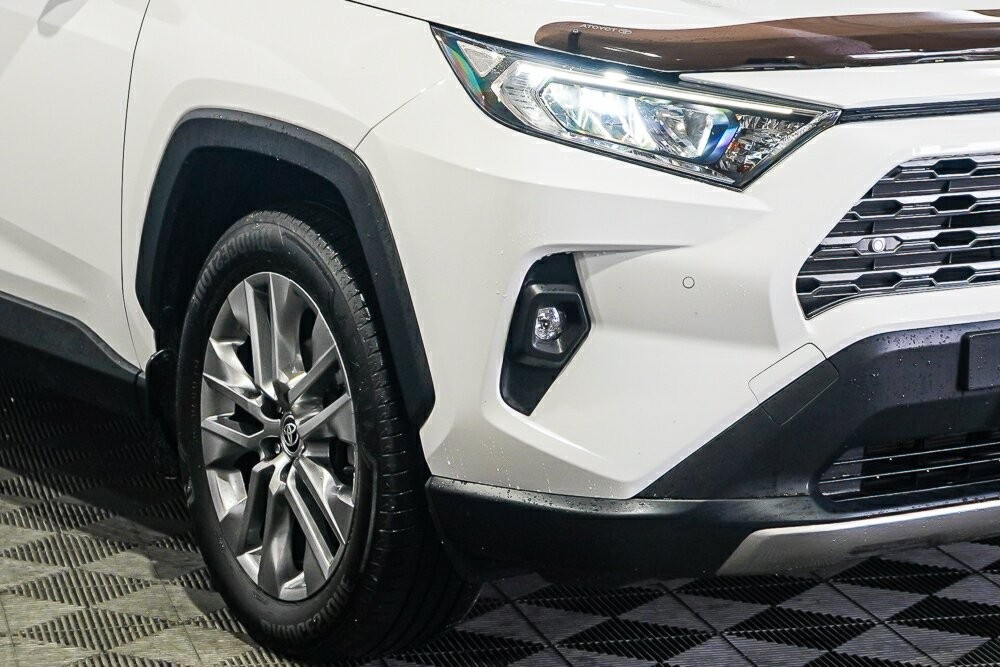 Toyota Rav4 image 2