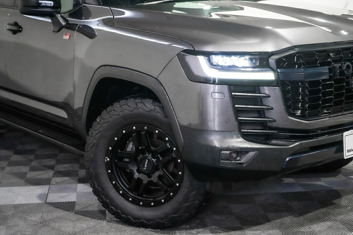 Toyota Landcruiser image 2