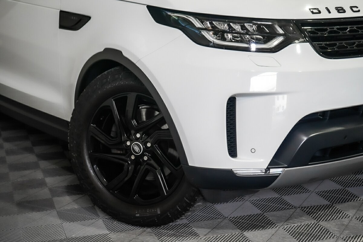 Land Rover Discovery image 2