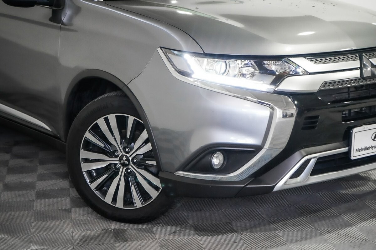 Mitsubishi Outlander image 2