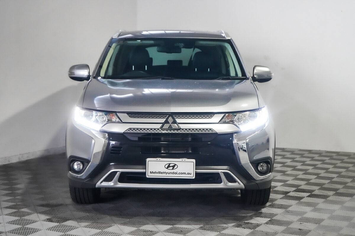 Mitsubishi Outlander image 3