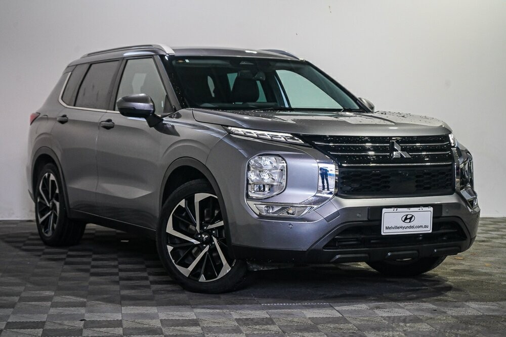 Mitsubishi Outlander image 1