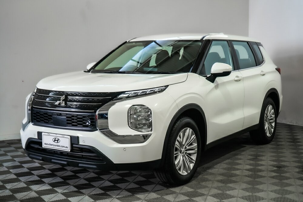 Mitsubishi Outlander image 3