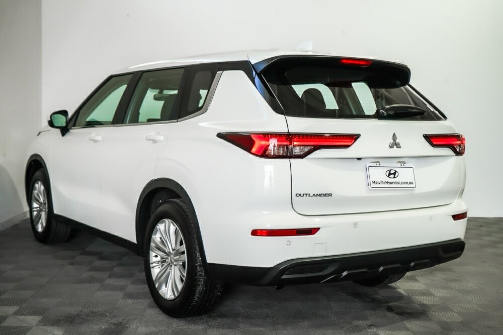 Mitsubishi Outlander image 4
