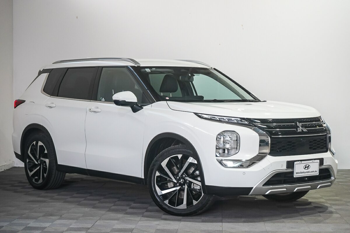 Mitsubishi Outlander image 1