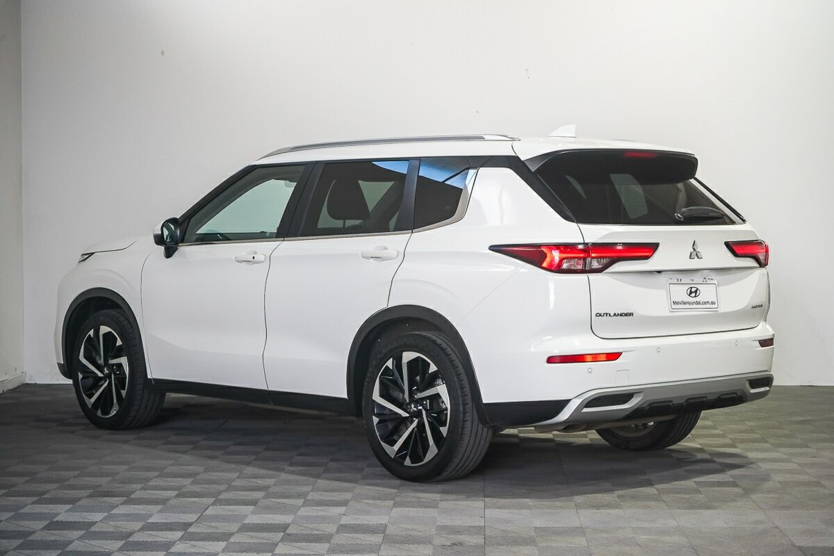 Mitsubishi Outlander image 4