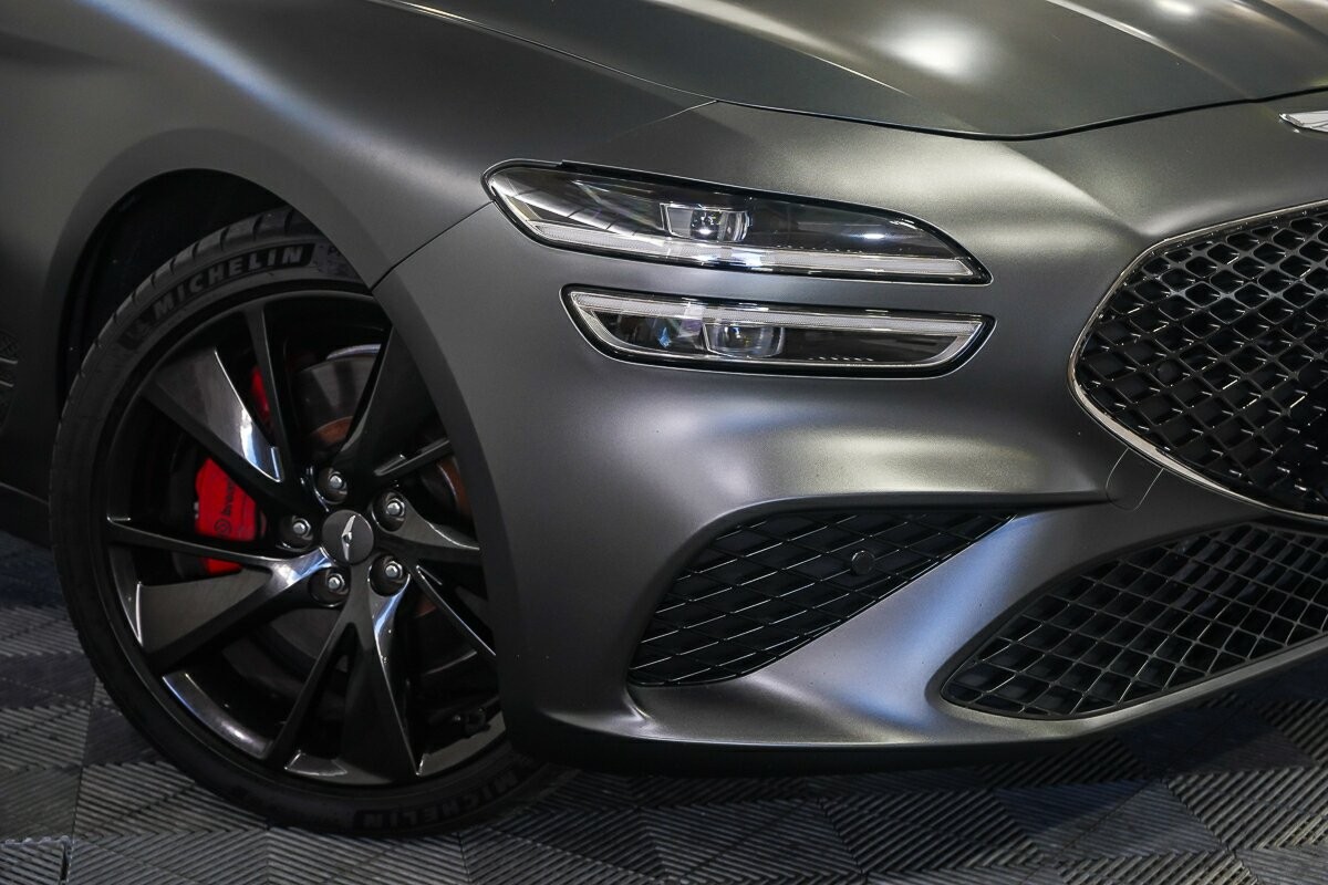 Genesis G70 image 2