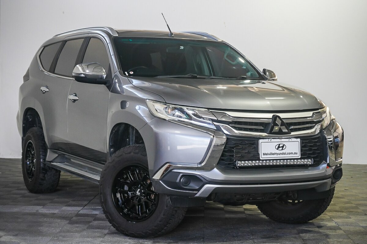 Mitsubishi Pajero Sport image 1