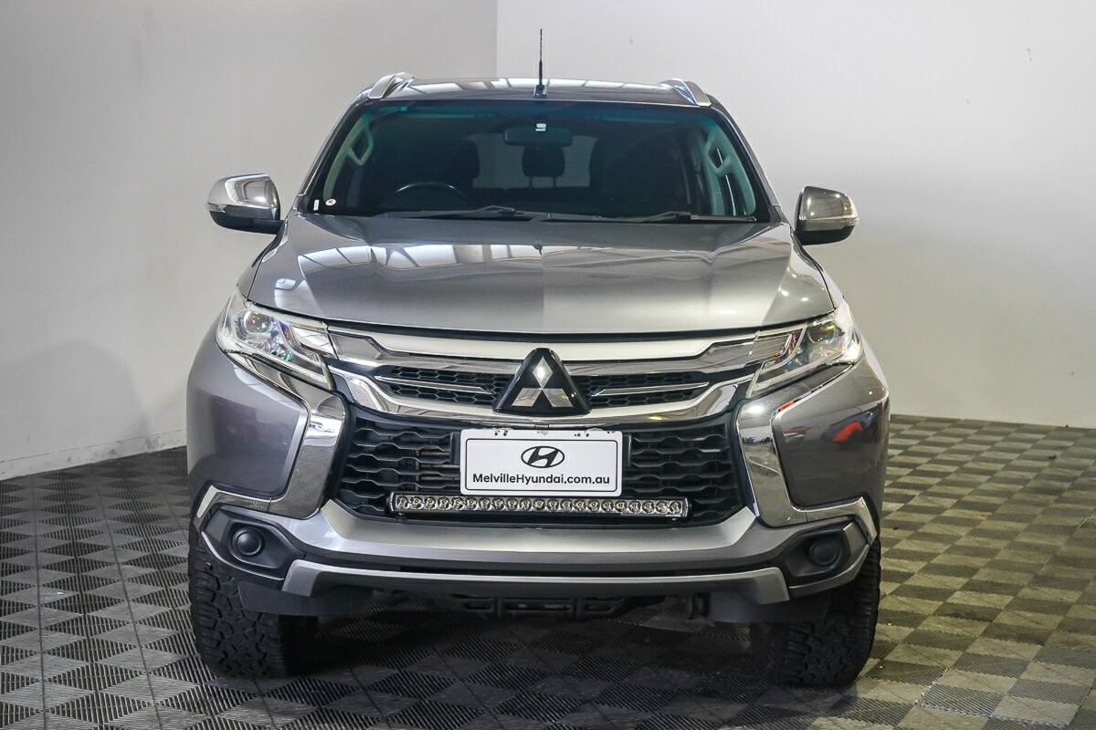 Mitsubishi Pajero Sport image 3