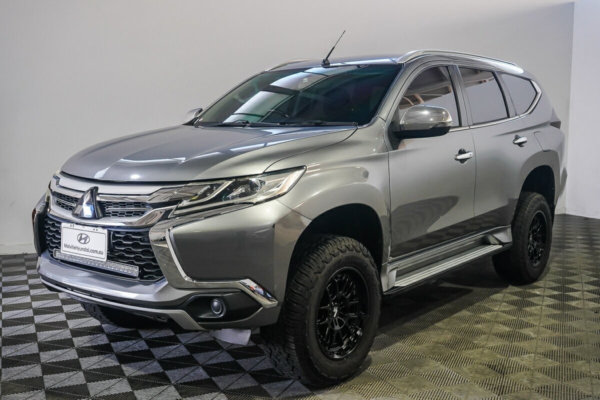 Mitsubishi Pajero Sport image 4