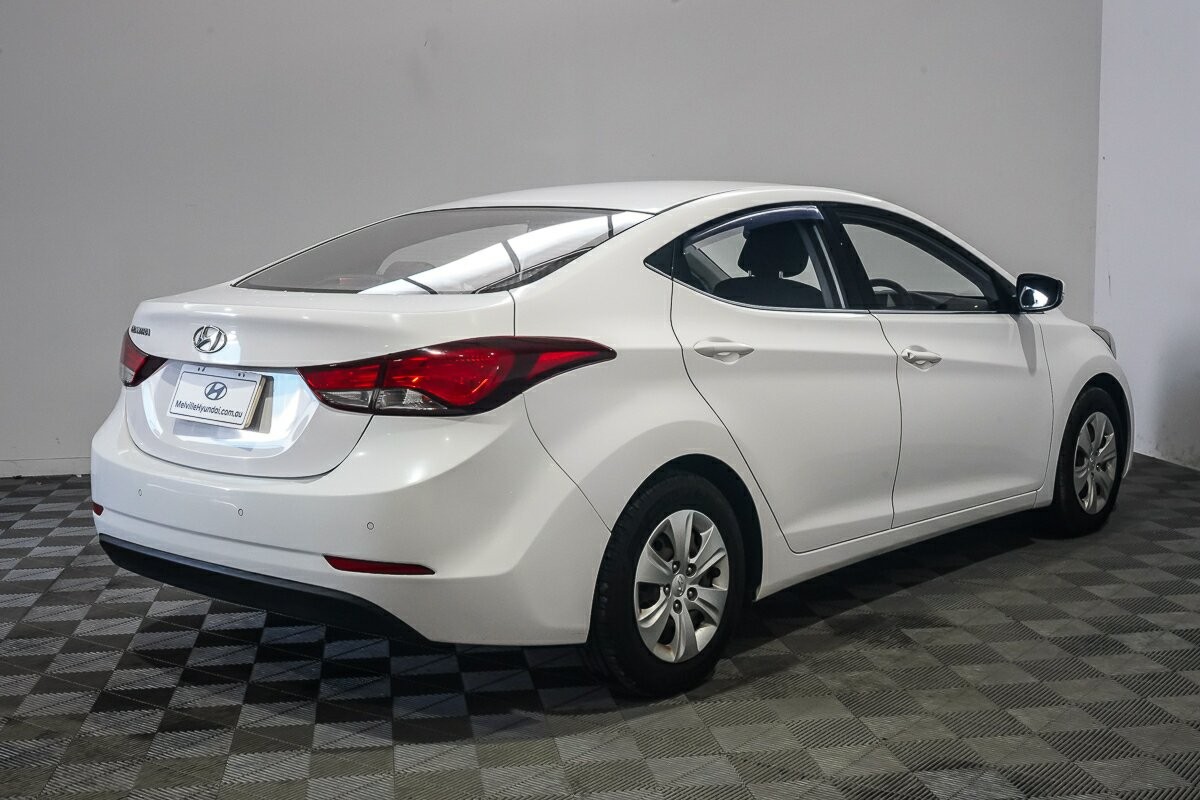 Hyundai Elantra image 4