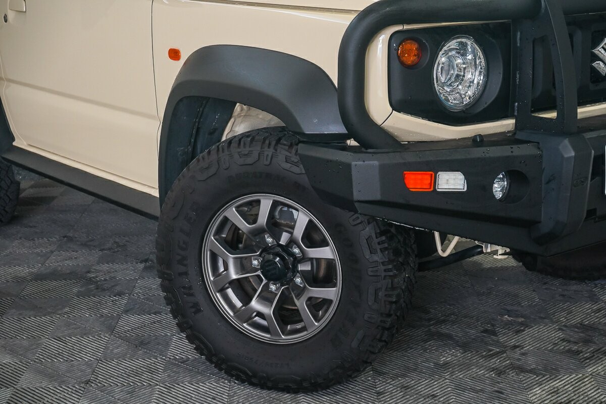 Suzuki Jimny image 2