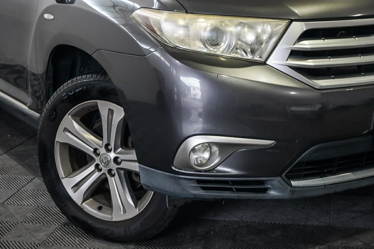 Toyota Kluger image 2
