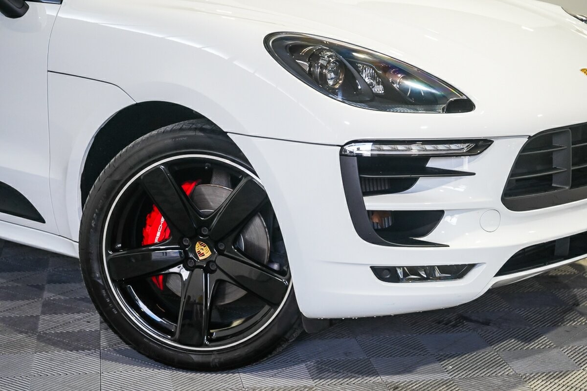 Porsche Macan image 2