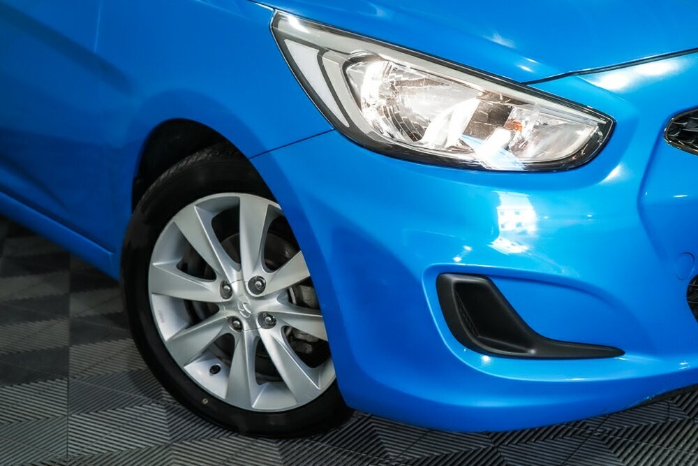 Hyundai Accent image 2