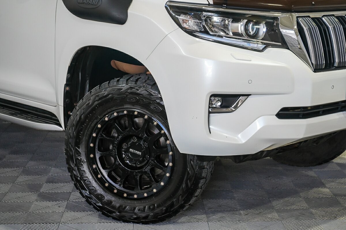 Toyota Landcruiser Prado image 2
