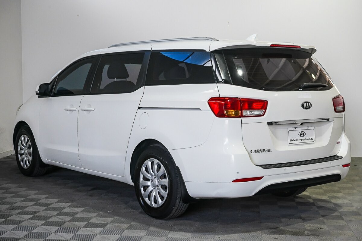 Kia Carnival image 4