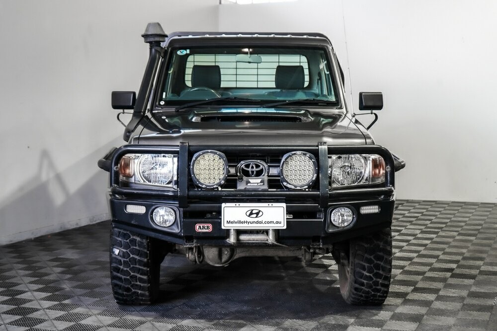 Toyota Landcruiser image 2