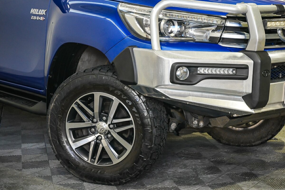 Toyota Hilux image 2