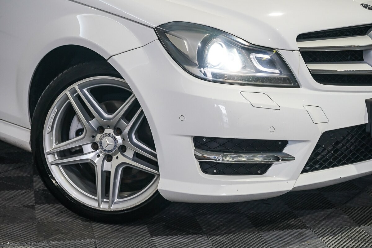 Mercedes Benz C-class image 2