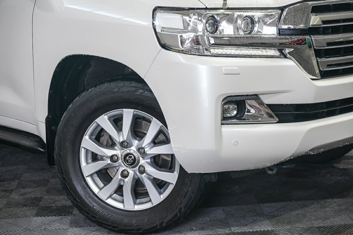 Toyota Landcruiser image 2