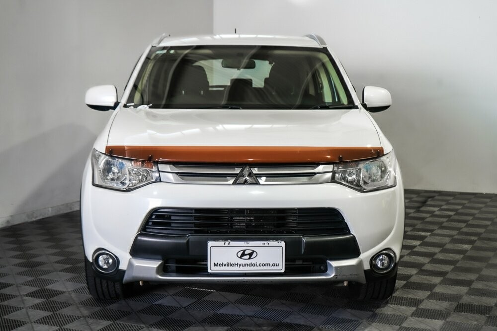 Mitsubishi Outlander image 3