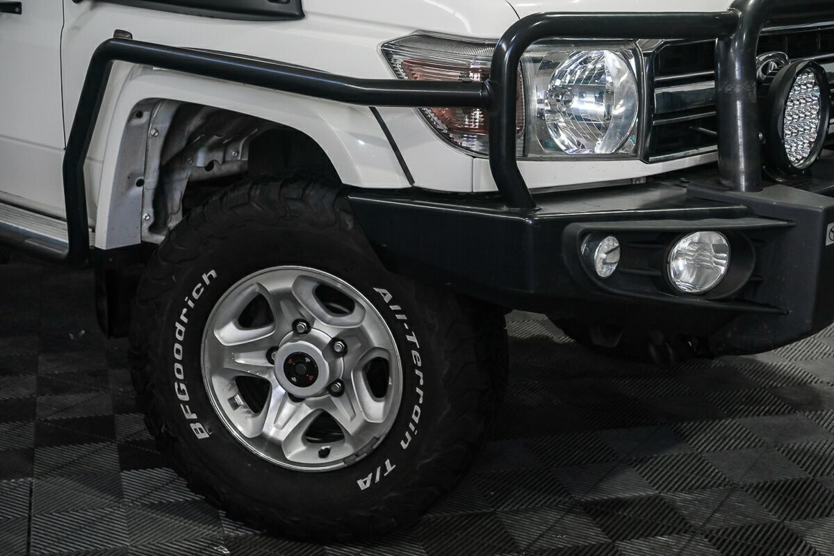 Toyota Landcruiser image 2