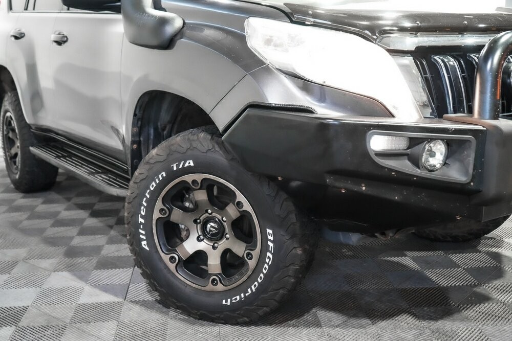 Toyota Landcruiser Prado image 2