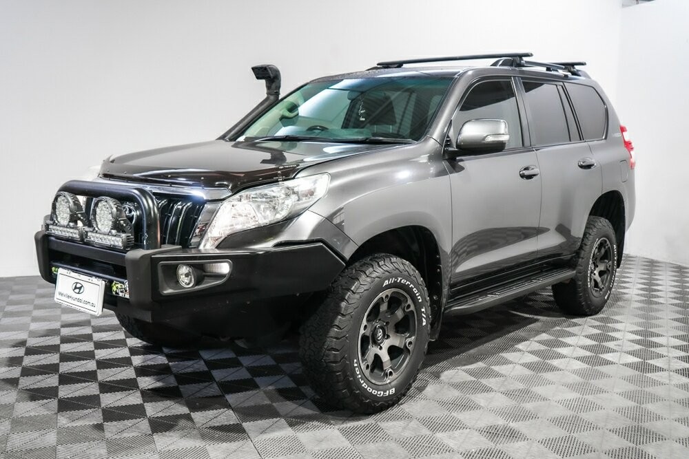 Toyota Landcruiser Prado image 4